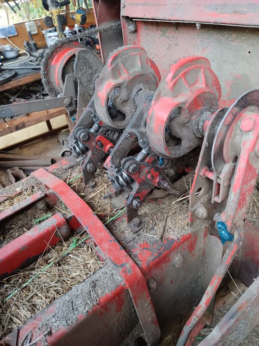 Se vinde presă balotat sgorbati