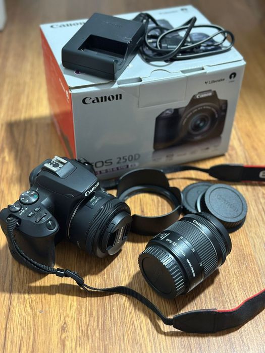 Vând Canon EOS 250D EF-S 18-55 IS STM kit