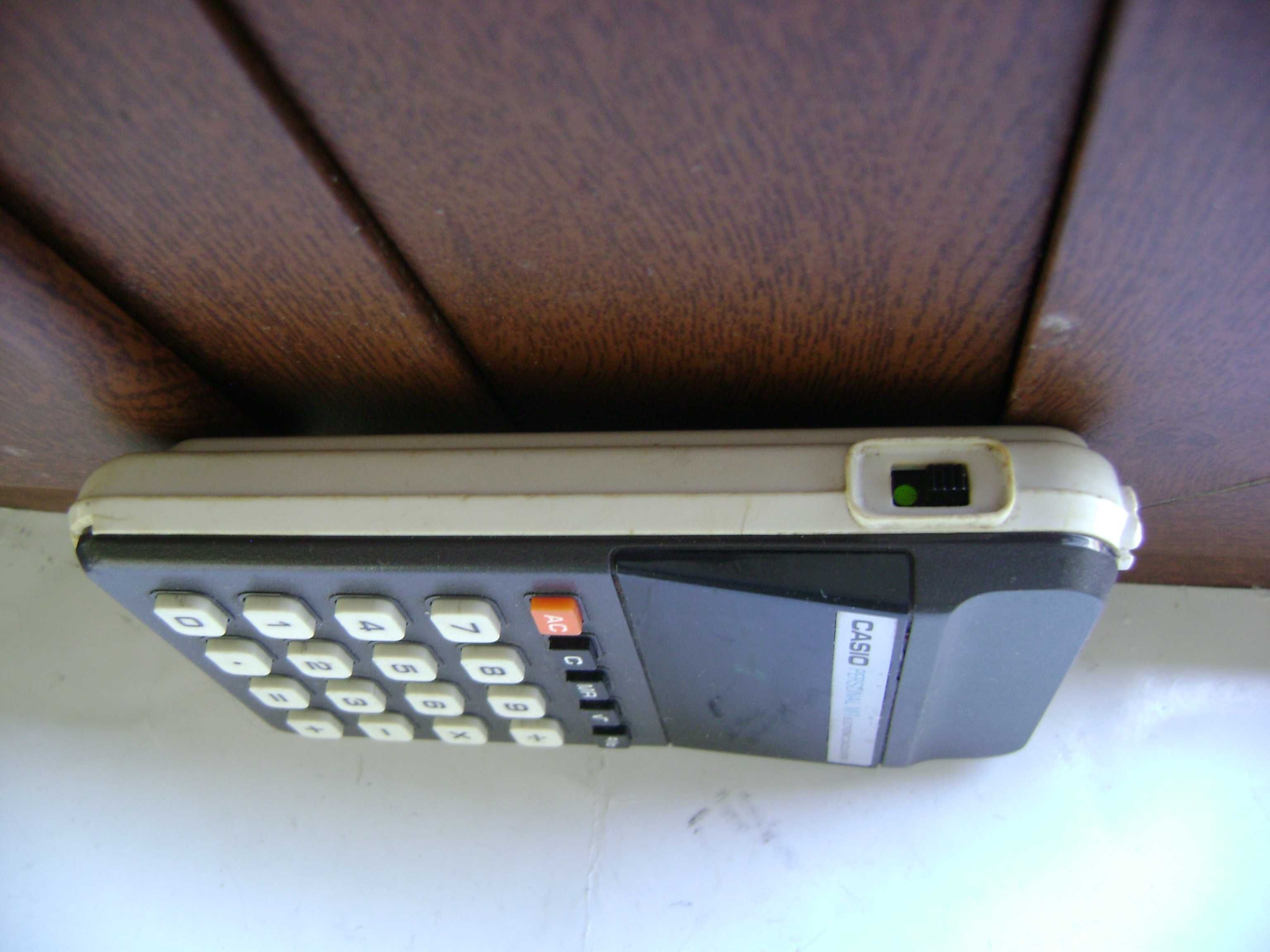 Продавам ретро калкулатор Casio Personal M1