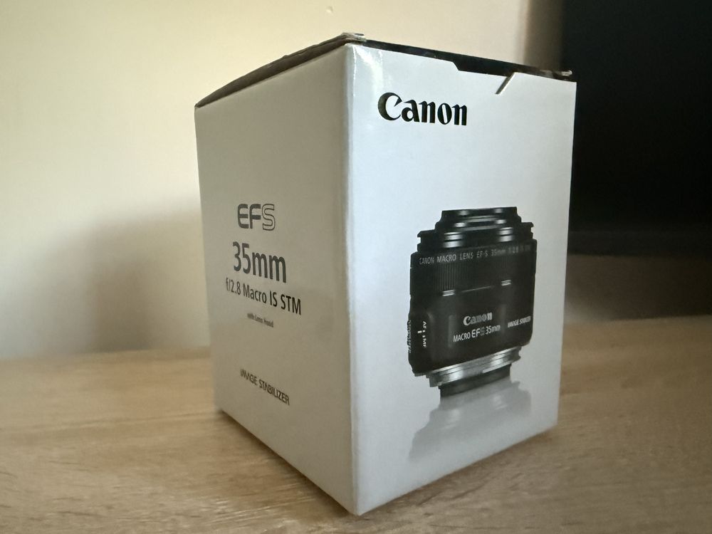 обектив Canon EF-S 35mm f/2.8 Macro IS STM