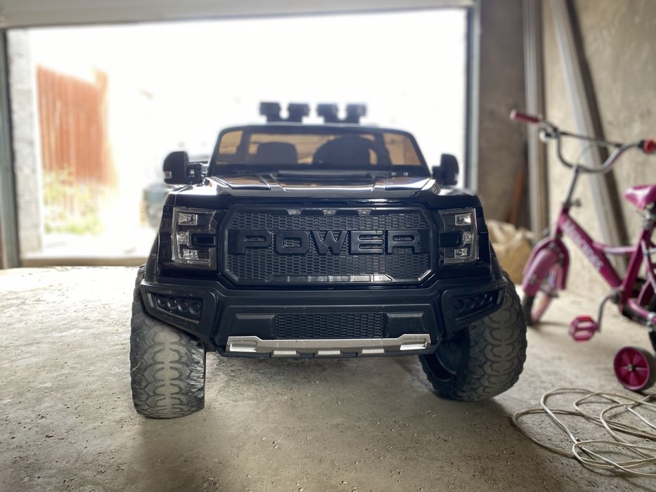 Детская машина на пульте