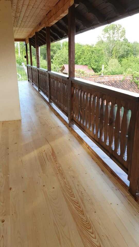 Balustrade din lemn masiv cu model pentru balcoane, terase si foisoare