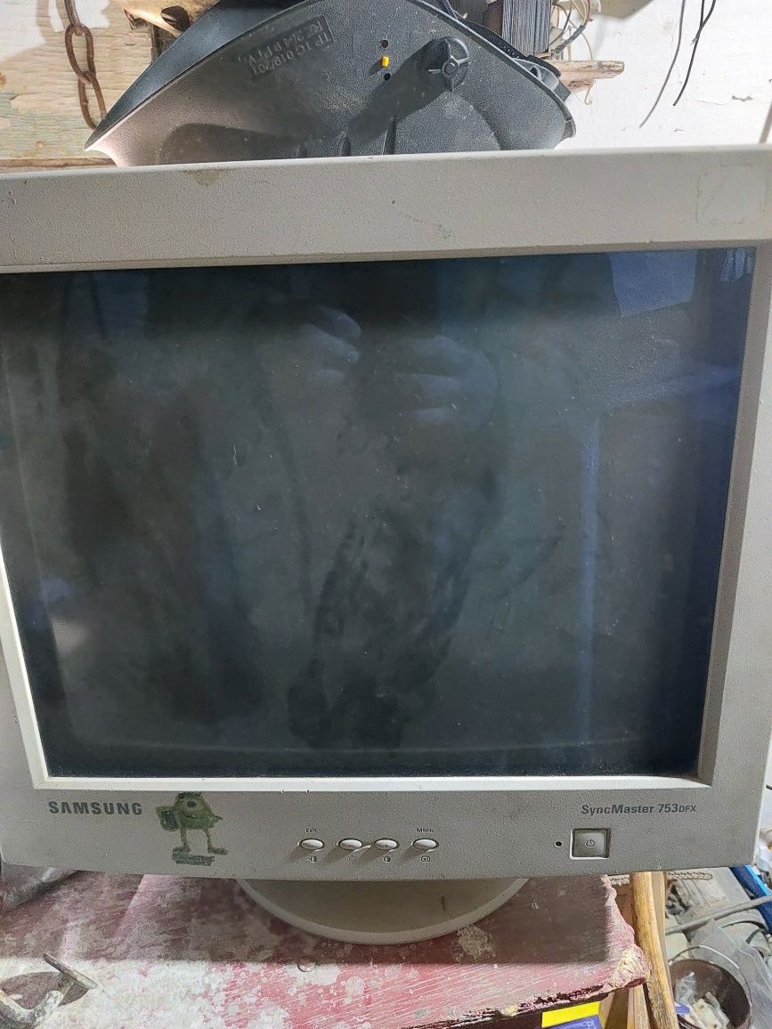 Zudlik bilan sotiladi televizor va kompyuter ekrani