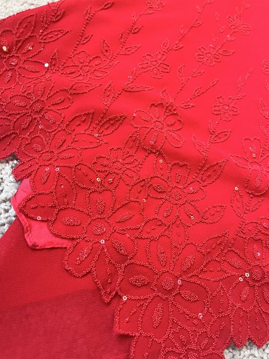 яркое красное платье для танцев