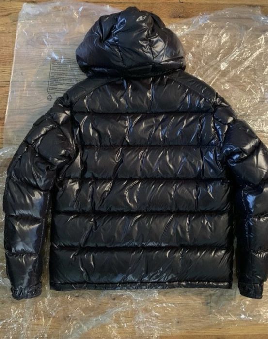 geaca M.O.N.C.L.E.r  maya neagra lucioasa puffer noua cu eticheta