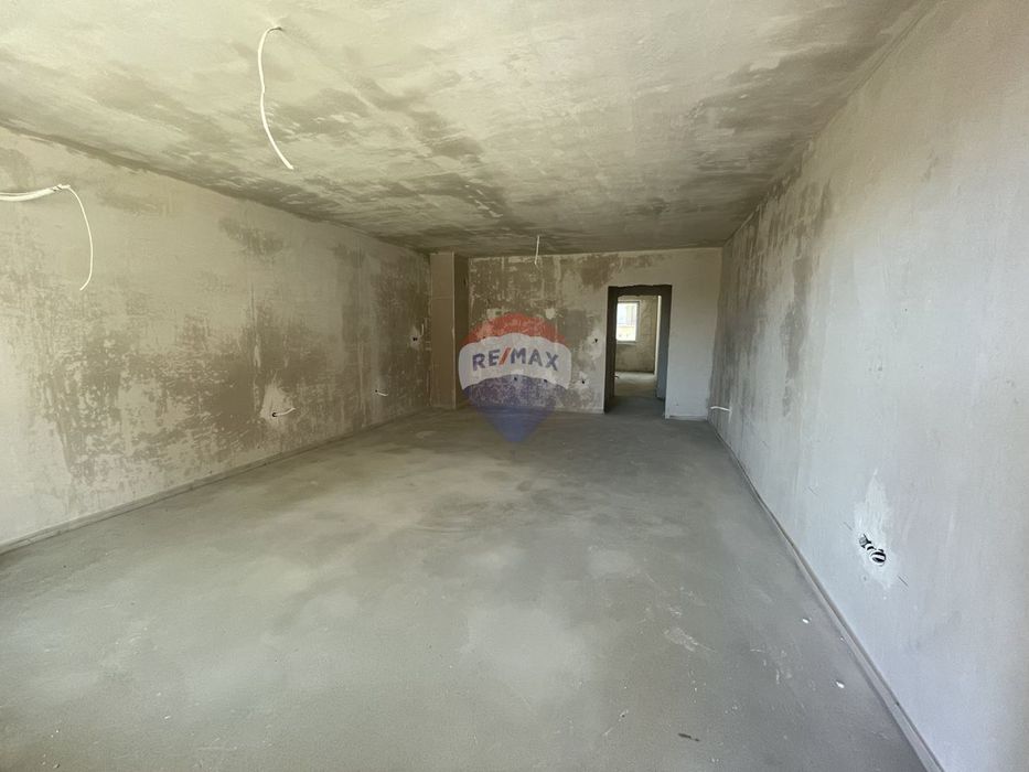 Продава се Тристаен апартамент в Варна, Централна поща - 132 кв.м за 1478 €/кв.м - Снимка #2