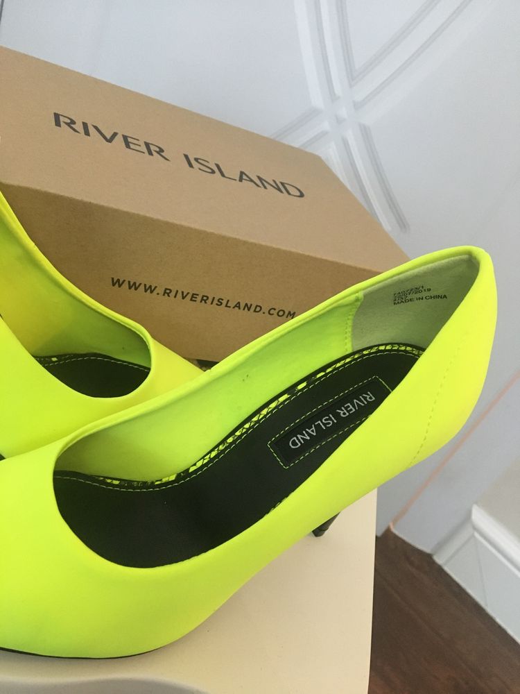 Обувки нови river island lime