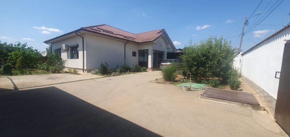 Casă de vanzare 135mp cu teren 690mp