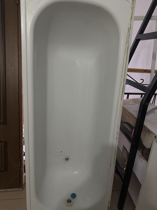 Продам срочно ванну 170/70см, унитаз, раковина с тумбой и зеркалом, бу