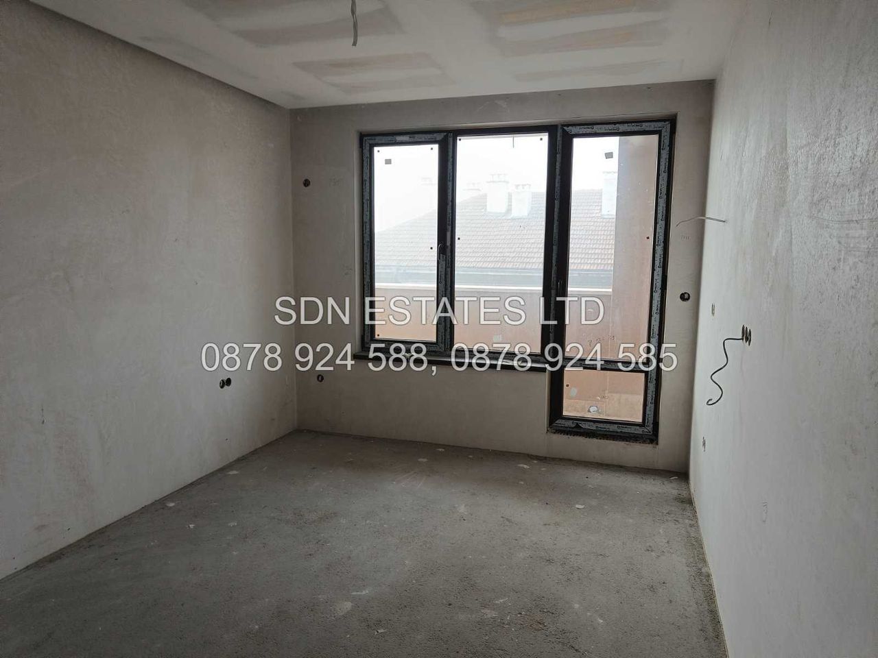 Продава се Четиристаен апартамент в Казанлък - 250 кв.м за 1040 €/кв.м - Снимка #1