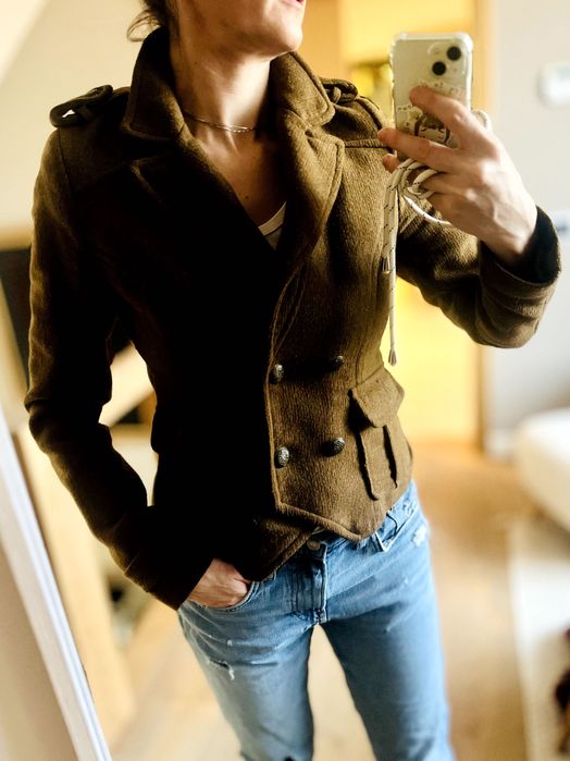 Черно сако, панталон, гащеризон и вълнено сако (женски)