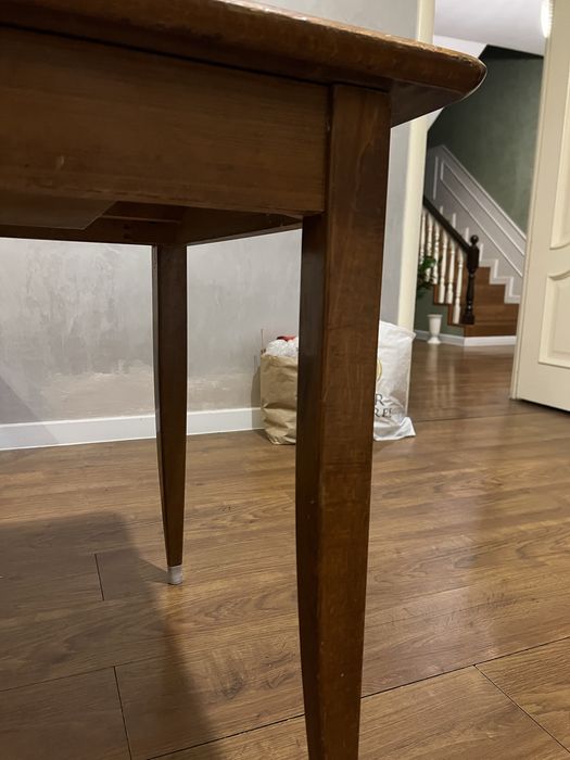 Стол из натурального дерева