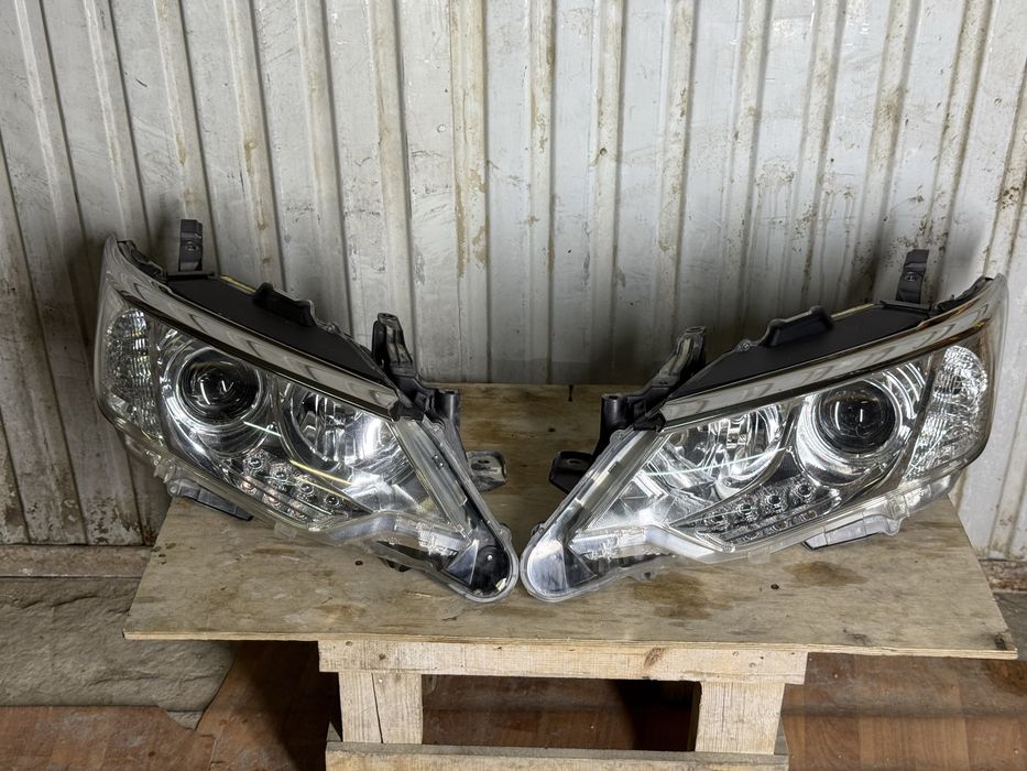 Продается Оригинальные Фары Камри 55