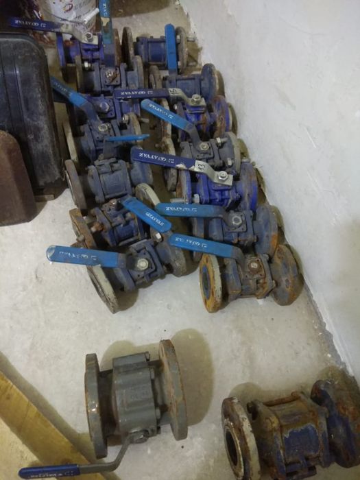 Краны шаровые, в отличном состоянии.