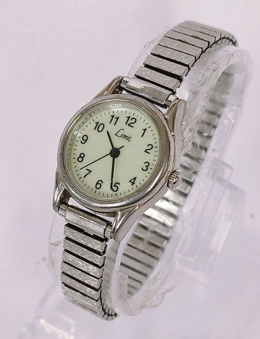 Ceas de damă Lorus, cu quartz, cadran fosforescent, din oțel inox