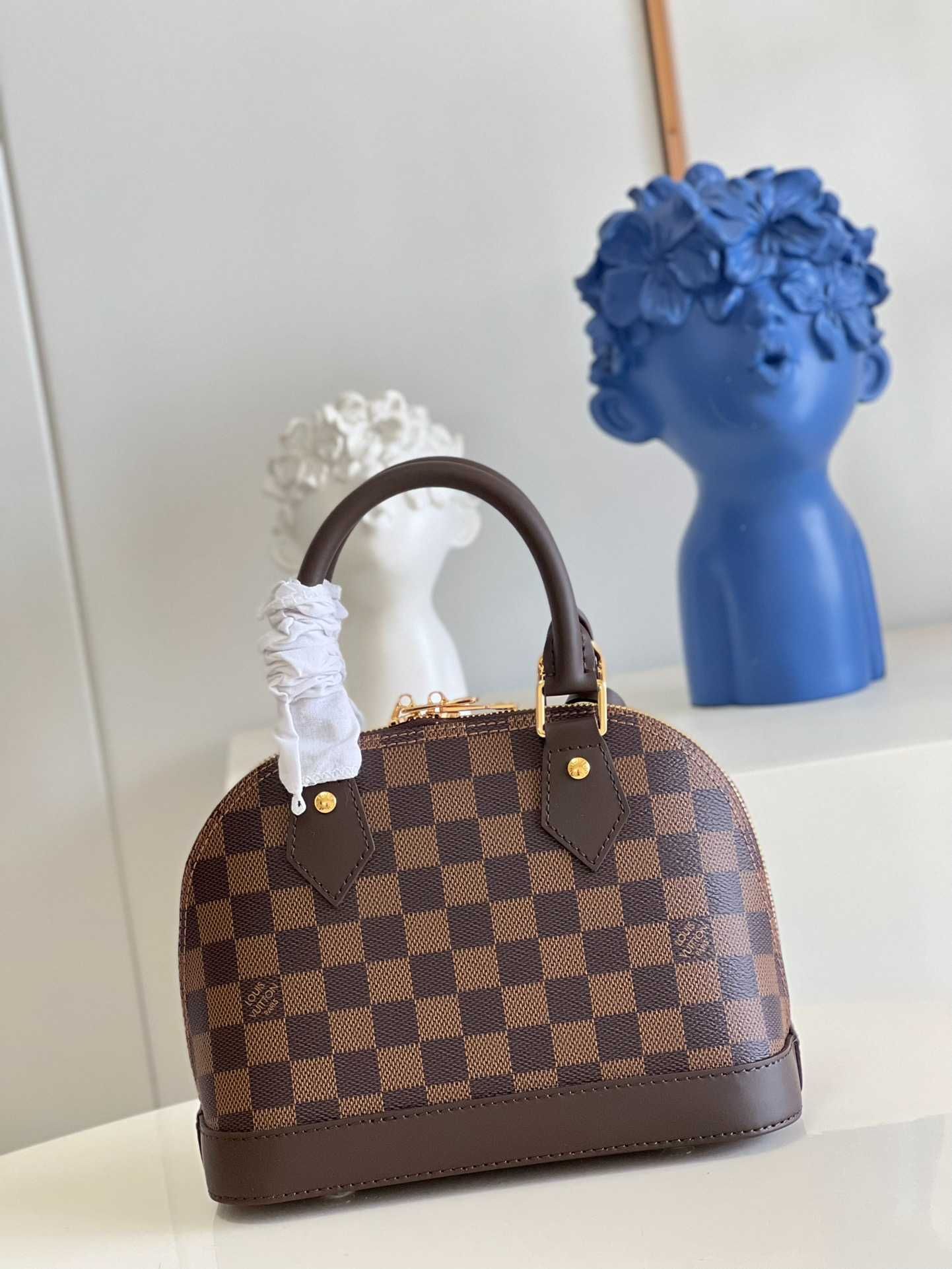 Geanta Louis Vuitton Alma, 23 cm, tip Premium