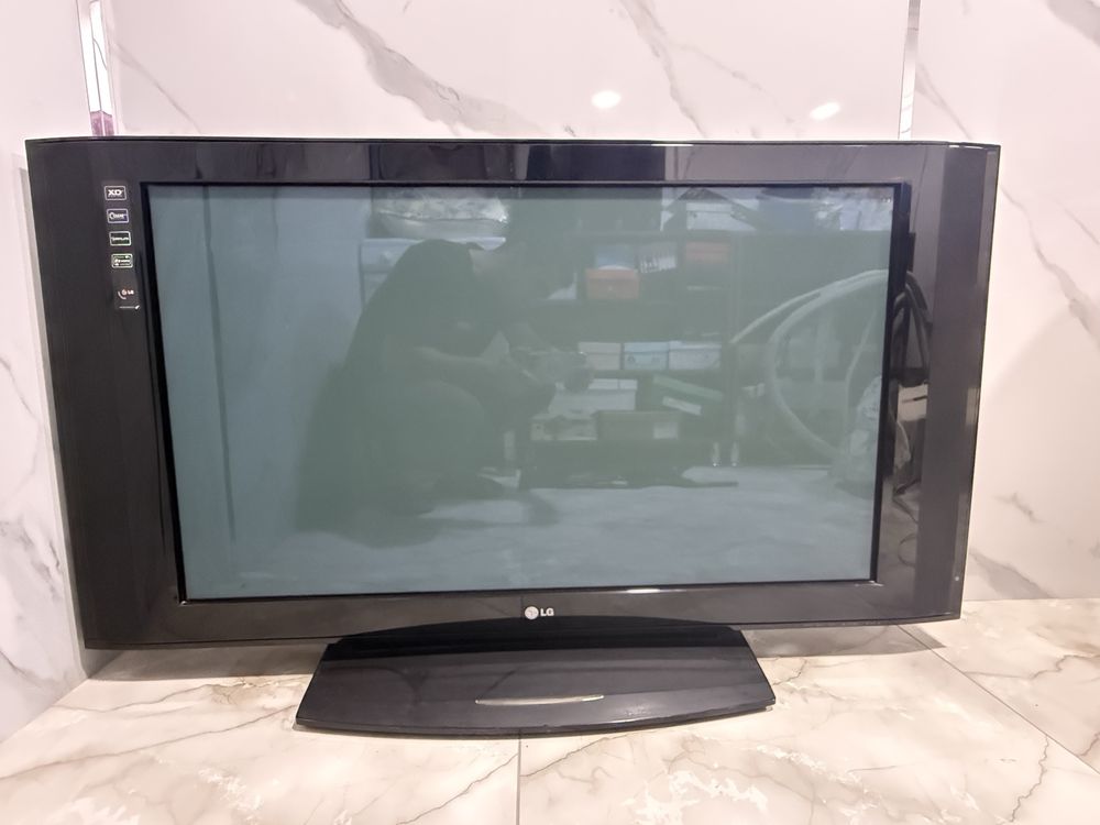 Продается телевизор LG 42