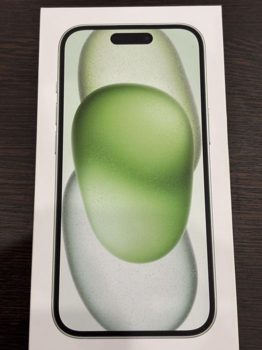 iPhone 15 , 128 GB, green, 11 калъфа