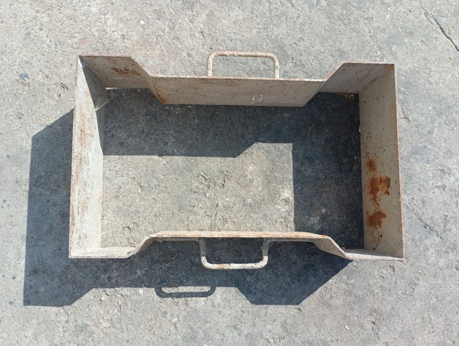 Vând Matrițe pentru capace rigolă