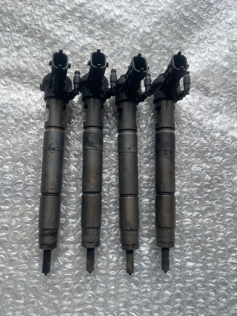 Injector Dodge Nitro 2.8 Diesel 177 cai 2009 Cod 0445115067