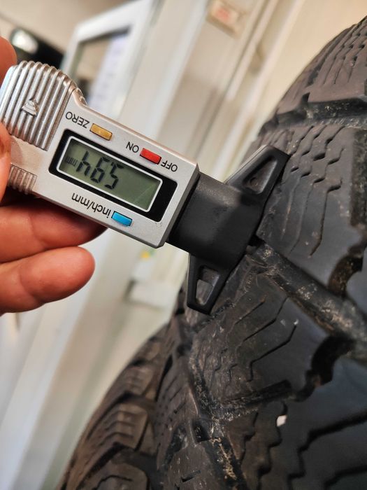 4бр.зимни гуми 215/60/17C Semperit