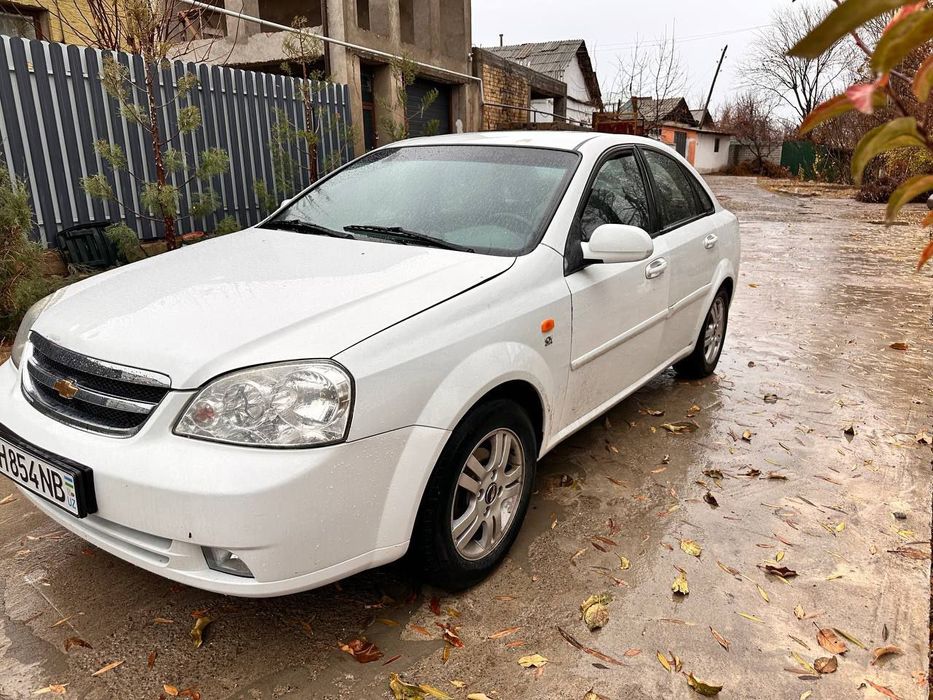 Автомобиль Лачетти 2011 года