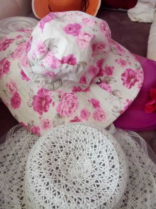 Дамски шапки ползвани