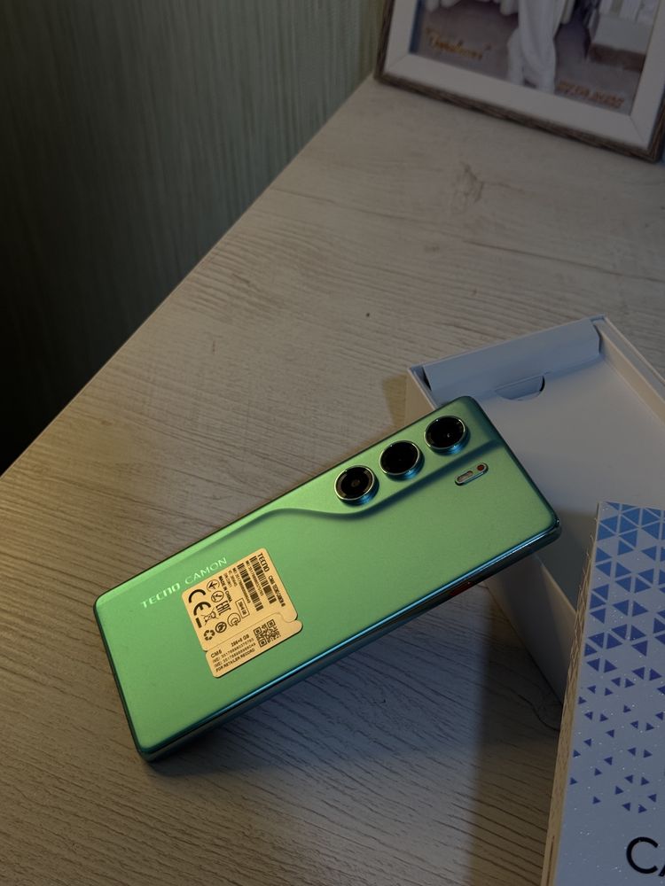 продам техно камон 40 256/16