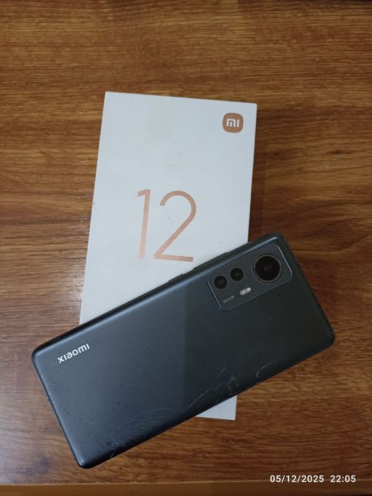 Xiomi 12 Телефон сотилади 12/256 бонусга+ПОВЕРБАНК бонусга+ПОВЕРБАНК