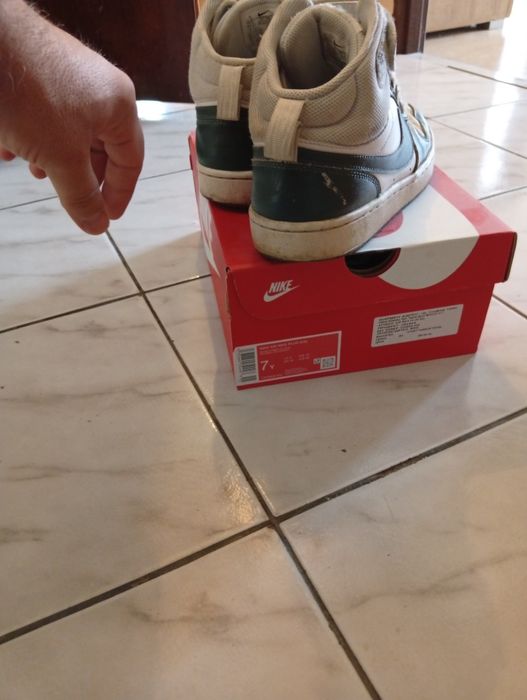 Продавам детски зимни боти Polo Club и кецове на Nike+ подарък