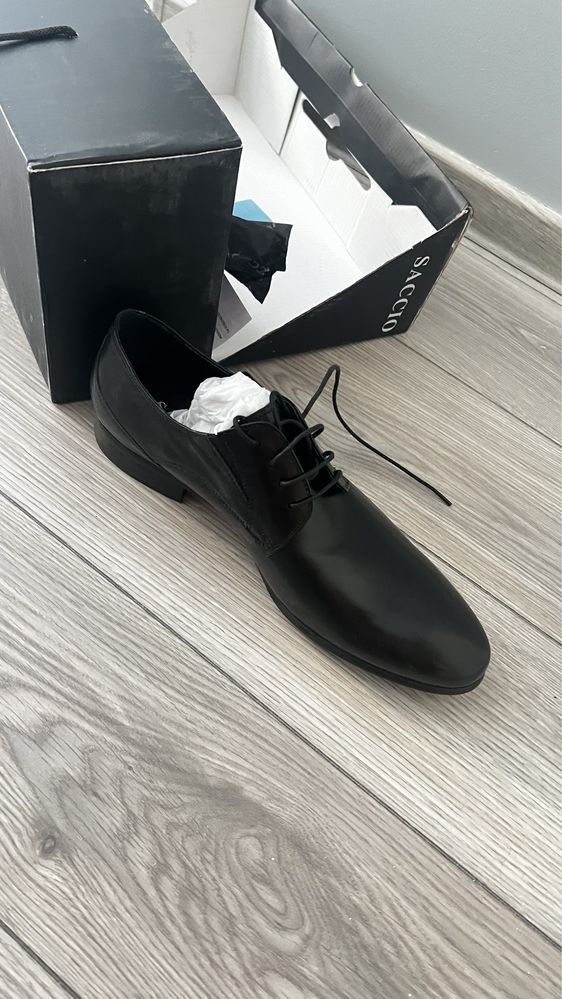 Pantofi noi piele marime 43-44