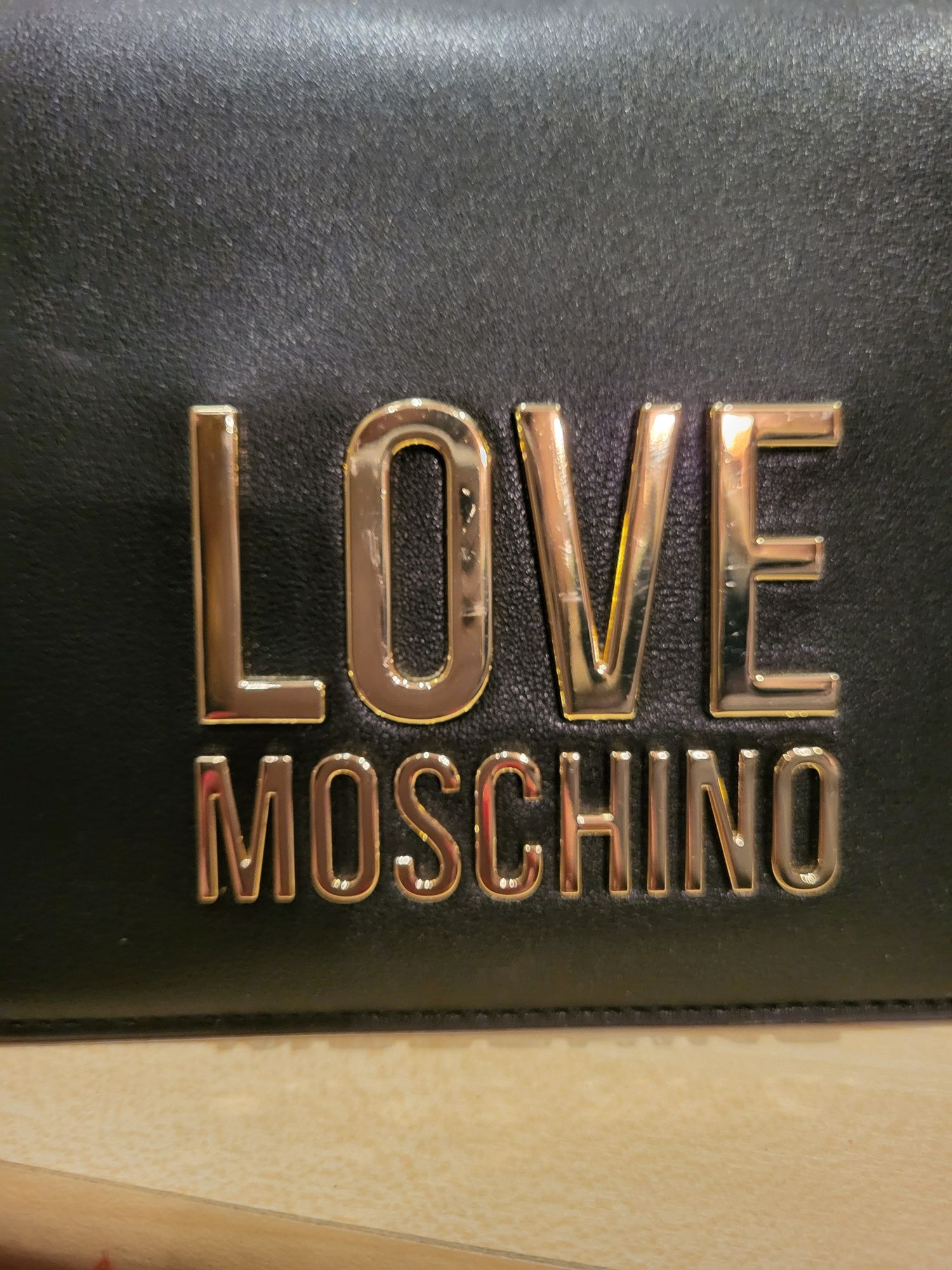 Оригинална чанта на Love moschino