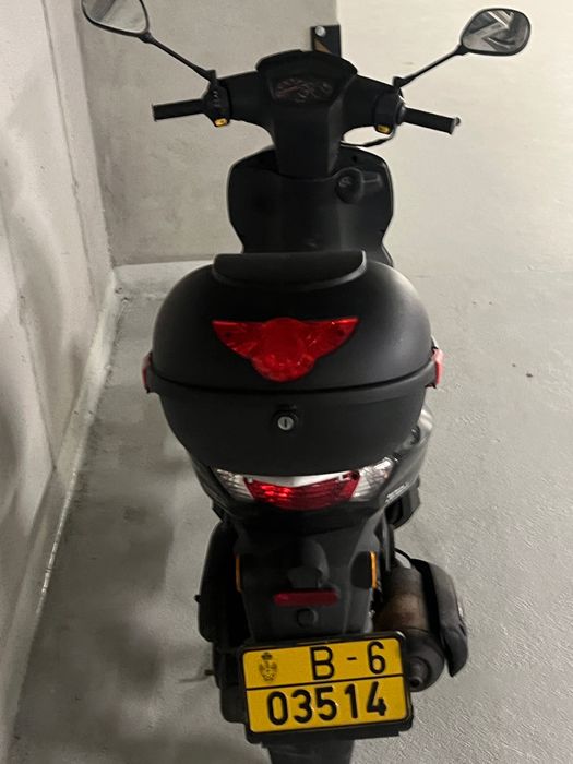 Vand PEUGEOT KISBEE 2016 negru 
Benzina 2T
50 cc
