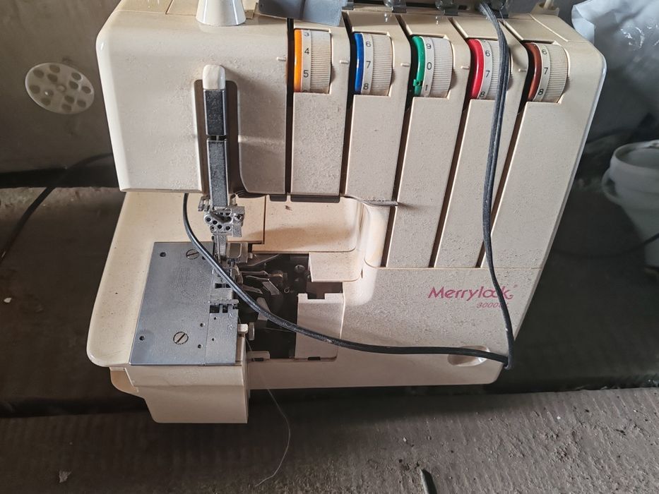 Продам швейную машинку