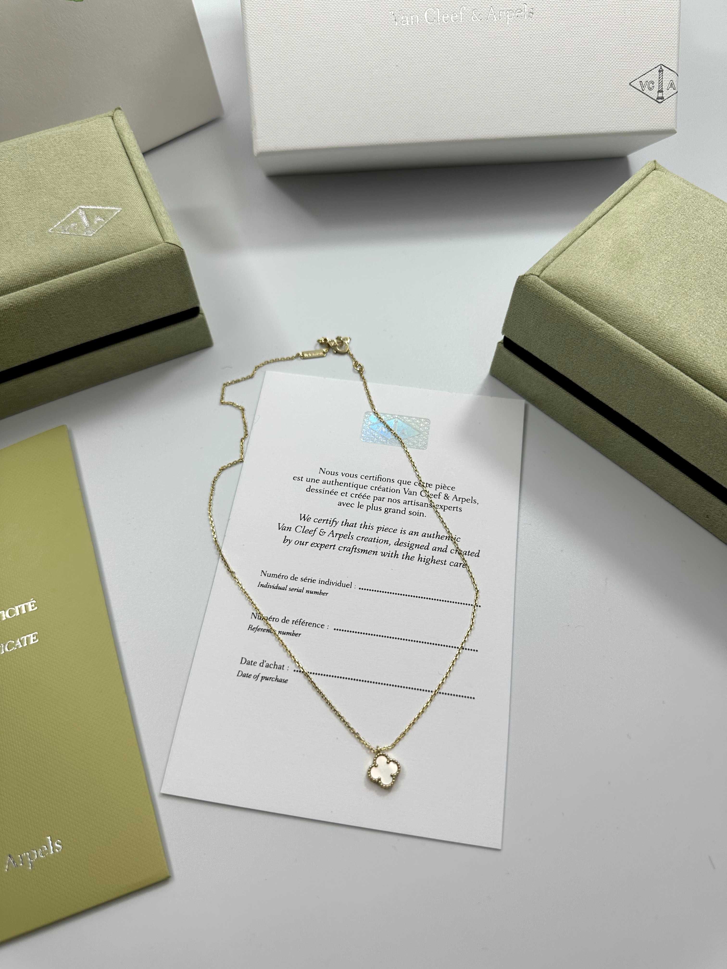 Colier MINI Van Cleef & Arpels Aur 750 White Pearl