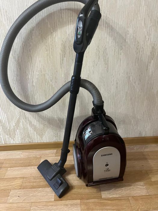 Пылесос Sumsung 1800ватт