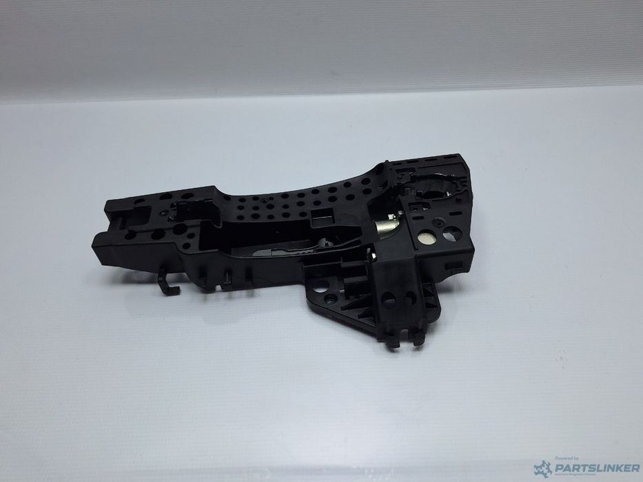 Suport maner usa stanga fata AUDI A4 IV Avant (8K5, B8) [ 2007 - 2015 ] TDI (CJCD, CMFB, CSUA) 110KW|150HP OEM 8T0837885A