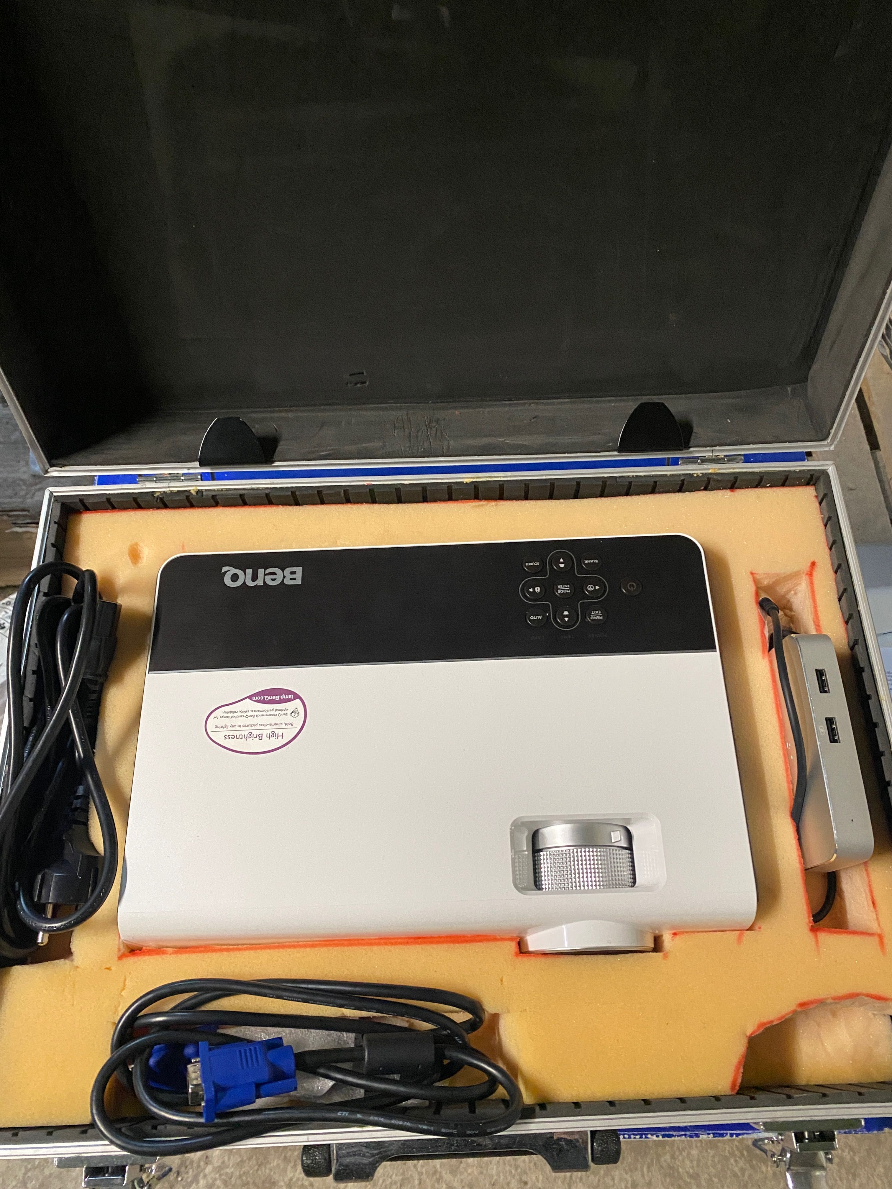 Проектор BENQ W600+