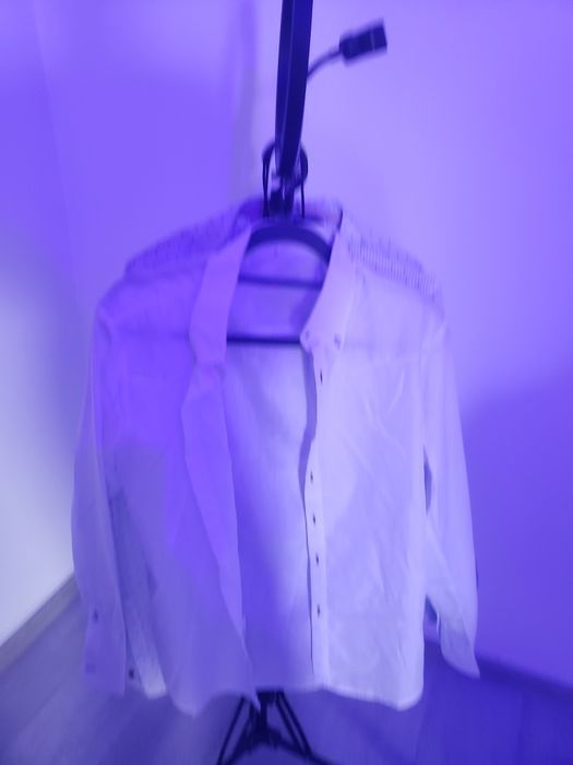 Vand cămăși doar una este mărimea s restul M