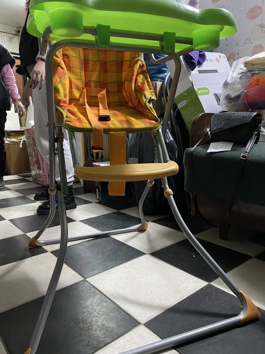 Детско столче за хранене като ново без забележки