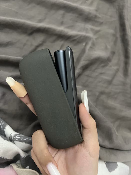 Iqos iluma negru