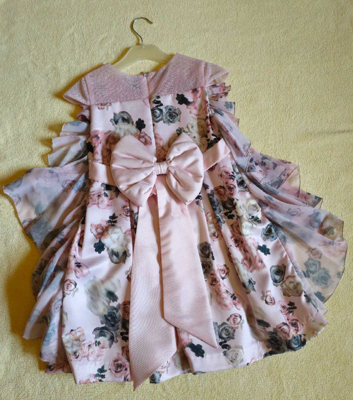 Платье нарядное на 6-7 лет.
