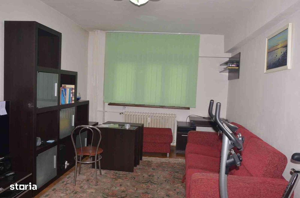 4 Camere Calea București, Piata Centrala din Craiova.