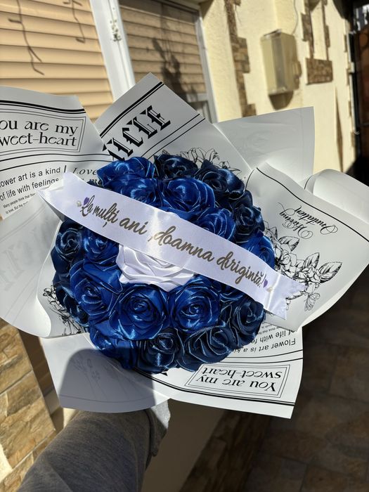 Buchete trandafiri din satin