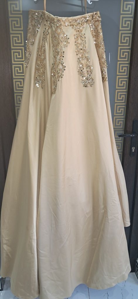 Rochie cu trena detașabilă