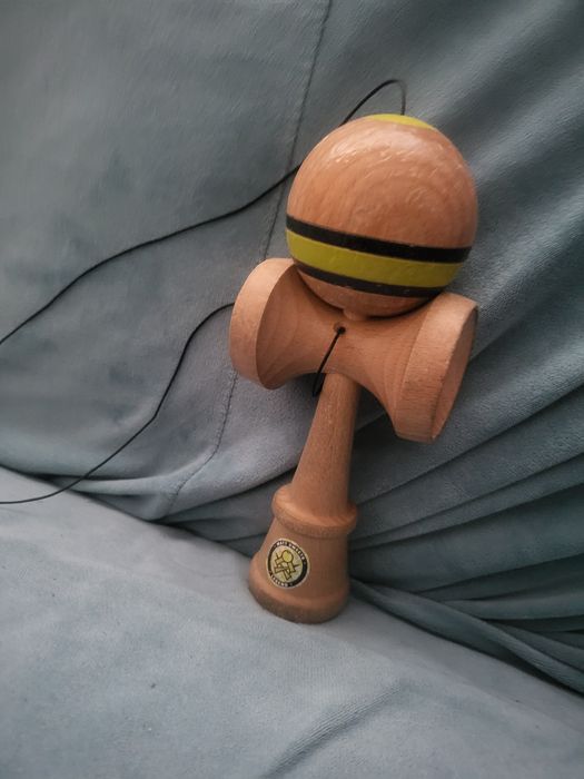 Vând sau schimb kendama sweets legend shape JORGENSON si kendama prime