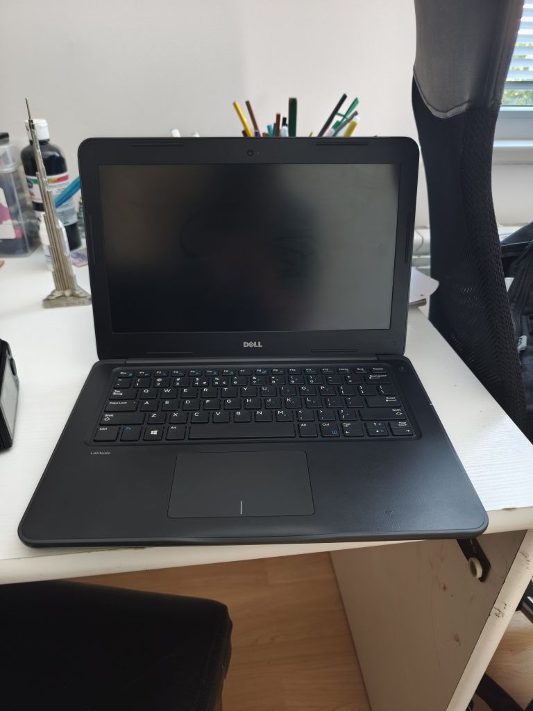 Лаптоп Dell Latitude 3380