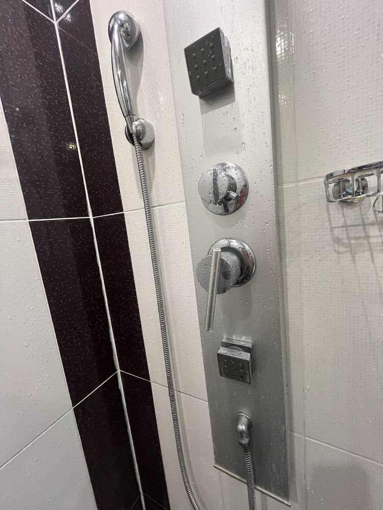 Душ панел с дюзи за масаж