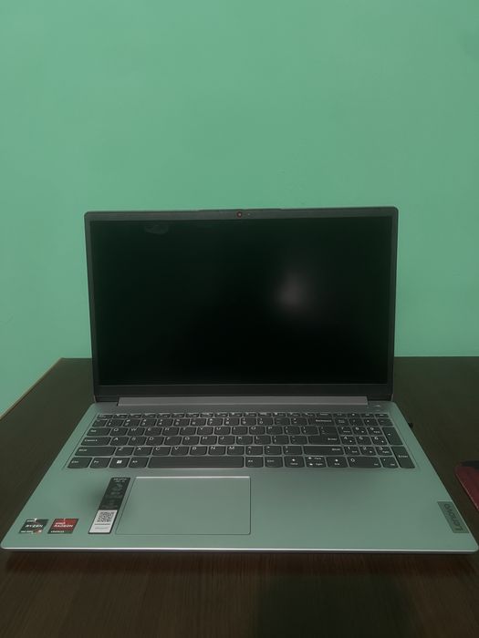 Vand Laptop Lenovo IdeaPad 1 15AMN7 + incarcator + mouse si mousepad