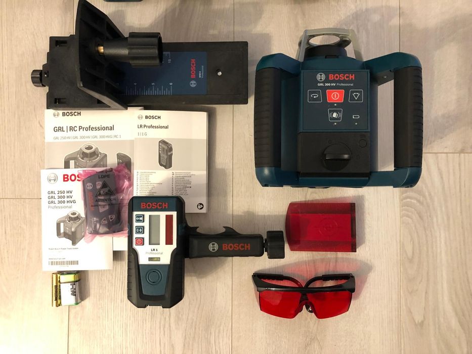 Nivela Laser rotativ Bosch GRL 300 HV cu receptor